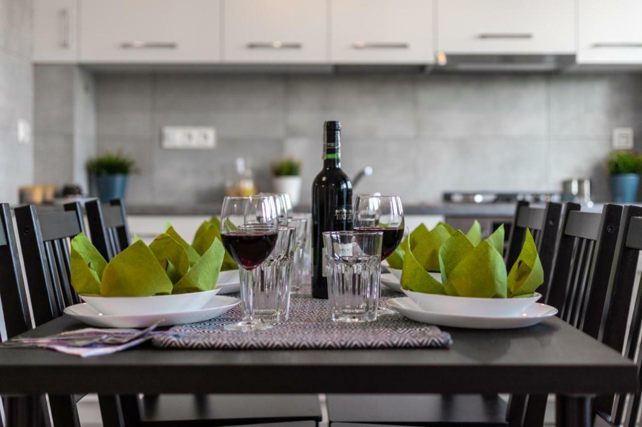 Apartaments Solec 79 By Noclegi Renters Warsawa Bagian luar foto